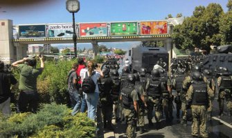 Albanci divljaju po Kosovu : Bacaju kamenice na policiju (VIDEO)