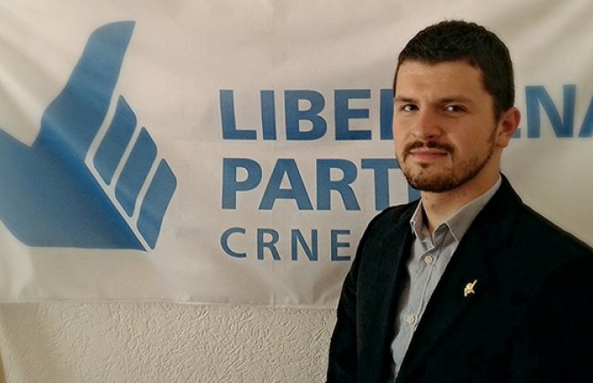 Popović nije prihvatio ostavku Borančića