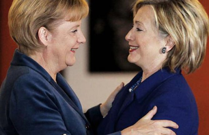 Klintonova se izvinila Merkelovoj zbog prisluškivanja