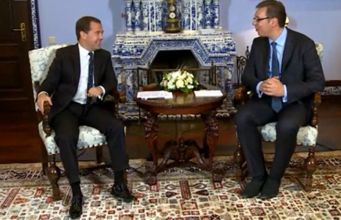 Vučić Medvedevu: I Rusija i Evropska unija