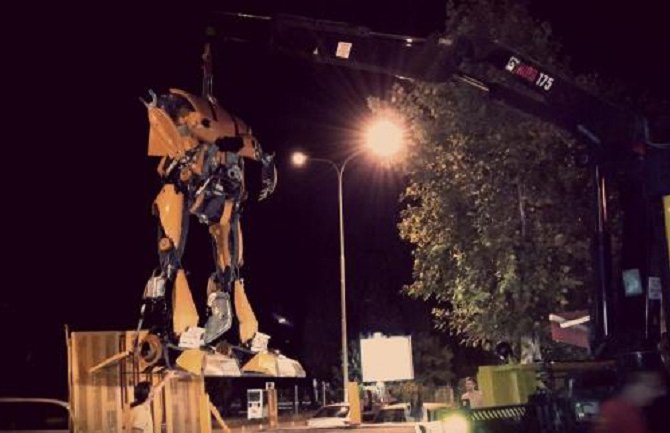 Postavljen Transformers u Podgorici,prva od ukupno sedam skulpura Danila Baletića