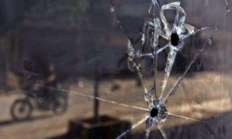 Izbjegnuta tragedija: Zalutali metak umalo pogodio djecu