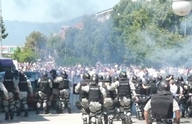 Albanci šire proteste na SAD i EU