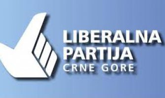 Liberali traže odgovornost za paljenje državne zastave