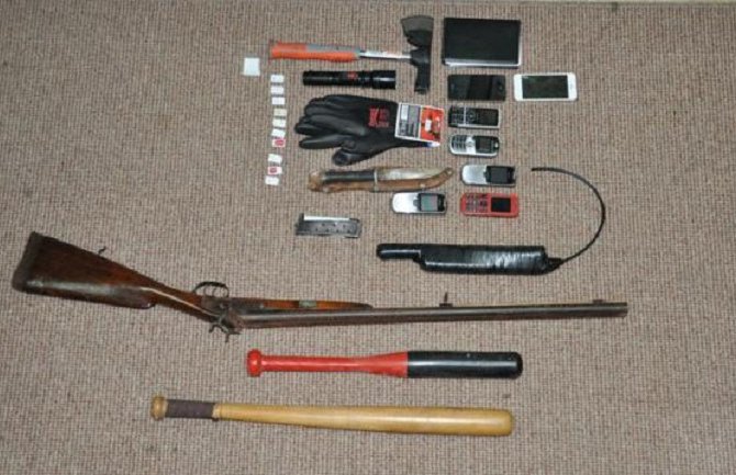 U Kotoru oduzeti oružje, eksploziv, mobilni telefoni...