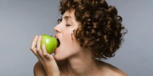 Evo kako se zapravo jede jabuka!