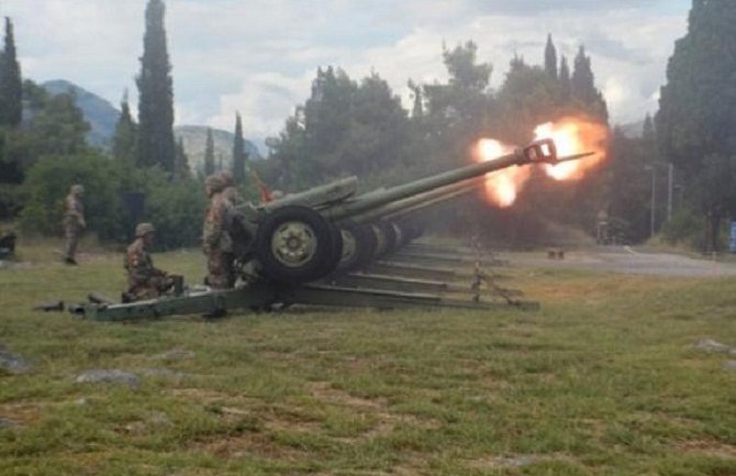 Počasna paljba povodom Dana državnosti