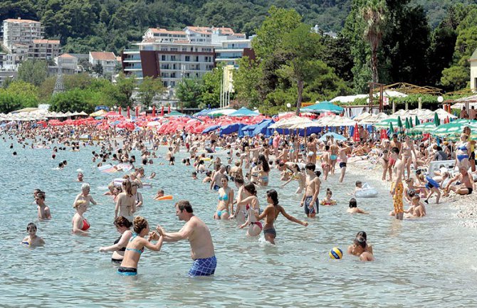 Gradonačelnik Budve: Da li će neko ići u kupaćem po gradu to je stvar vaspitanja i lične kulture