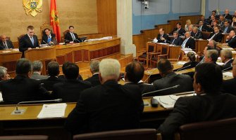  Rigorozne kazne za nedolično ponašanje poslanika, i do 50 odsto od plate