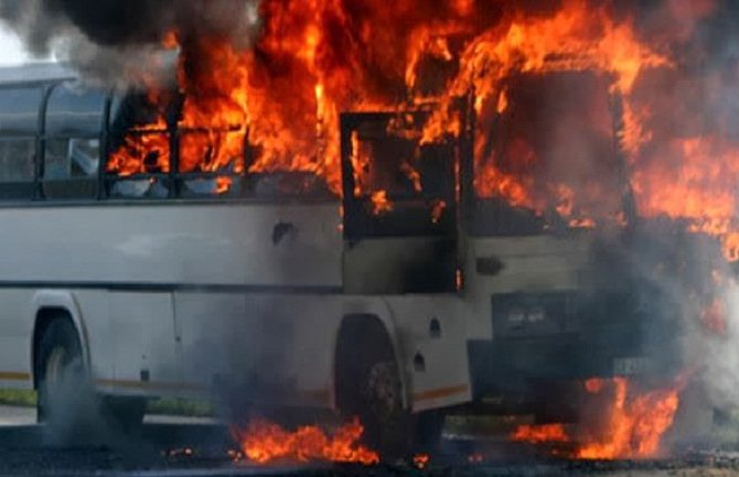Izgorio autobus na Ibarskoj magistrali