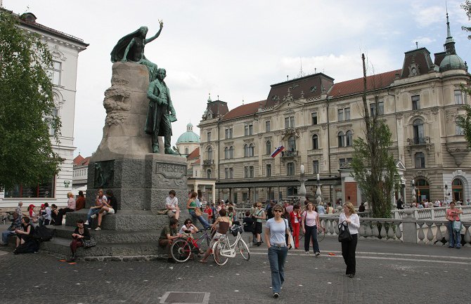 Odbijeno raspisivanje referenduma o gej brakovima