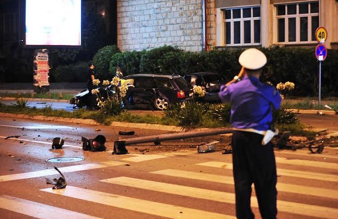 U saobraćajnoj nesreći teško povrijeđene tri osobe
