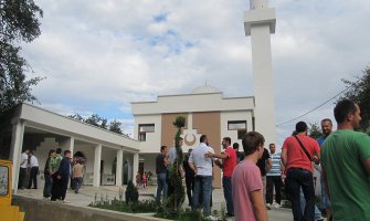 Muslimani obećali da će zamoliti efendiju da smanji razglas