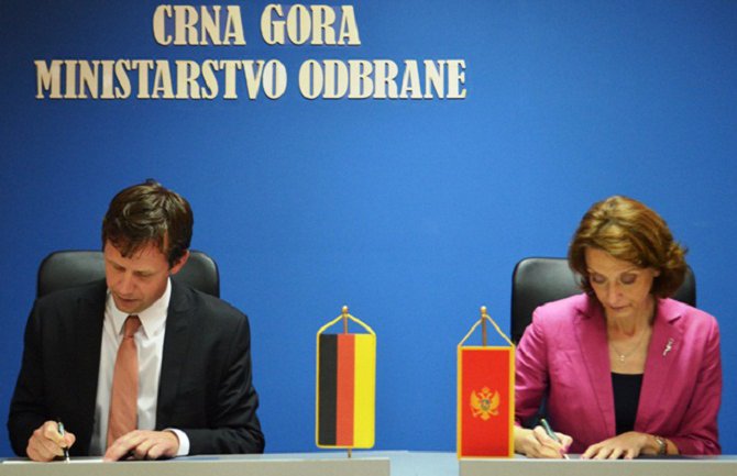 Pejanović-Đurišić i Poeške potpisali Ugovor o donaciji