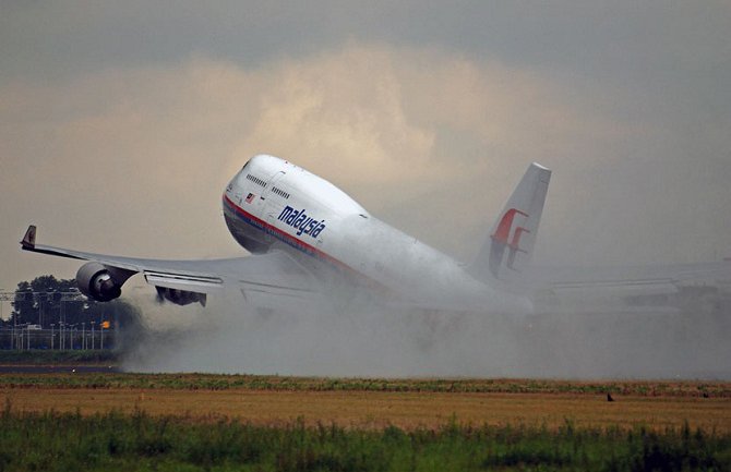 Izgubili 4 člana porodice u obje nesreće malezijskih aviona!