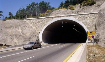 Hrvatska: Teška saobraćajna nesreća u tunelu 