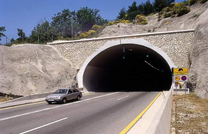 Hrvatska: Teška saobraćajna nesreća u tunelu 