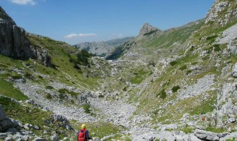 Beograđanin preživio pаd u provаliju 
