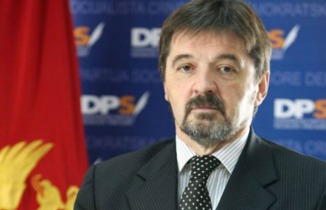 Vuković: Zloupotrebom parlamentarnih prava jurišaju na institucije i državu