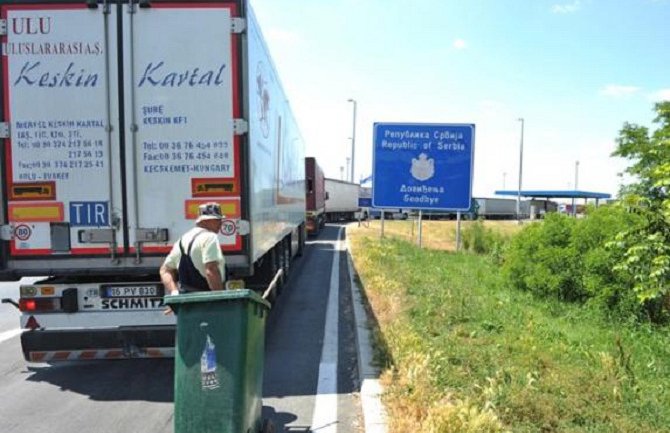 Iz Srbije gužve ka Crnoj Gori, čeka se 70 minuta