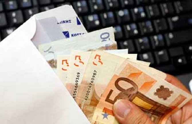 Kolike su plate javnim funkcionerima?