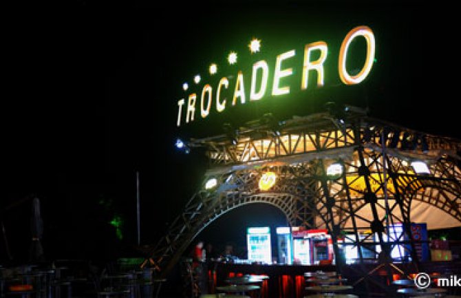 Masovna tuča kod Trokadera u Budvi