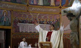 Džamije su srušene, učite ezane sa crkava