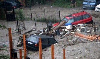 Bujice srušile desetine kuća, stotine su pod vodom