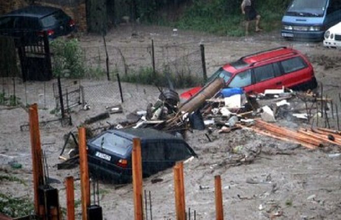 Bujice srušile desetine kuća, stotine su pod vodom