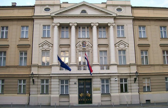 Sezona godišnjih odmora: Hrvati odmaraju dva, Crnogorci mjesec dana