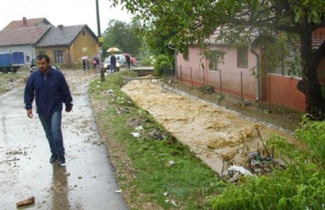 Vanredna situacija u Loznici, jedna žrtva bujice u Banji Koviljači