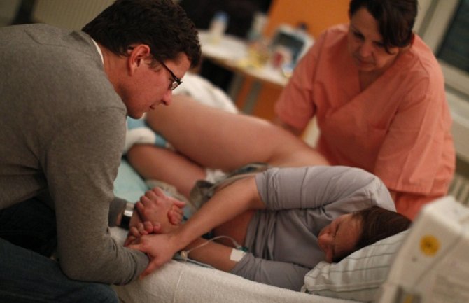 Ministarstvo zdravlja će razmotriti cijenu od 79 eura za prisustvo partnera porođaju