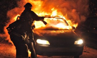 Zapaljena dva automobila srpskih državljana