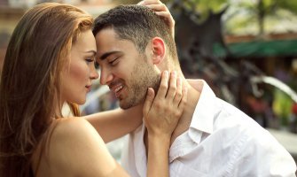 Ovako horoskopski znakovi otkrivaju da im se sviđate