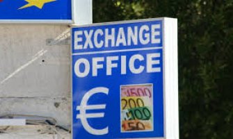 Pljačkao mjenjačnice polivajući radnike benzinom