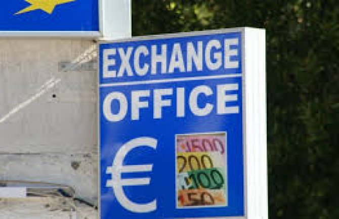 Pljačkao mjenjačnice polivajući radnike benzinom