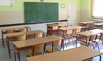 Užasno zlostavljanje učenice u Srbiji: Drugari maltretirali i udarali drugaricu(VIDEO)