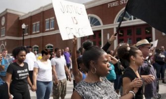 Protesti u Fergusonu zbog ubistva tinejdžera od strane policije
