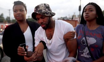 SAD: Neredi zbog ubistva tinejdžera