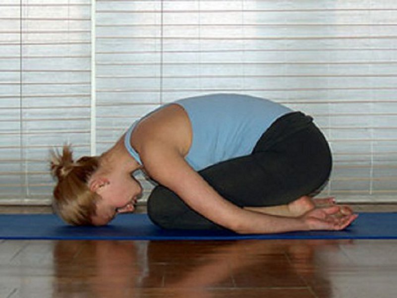 PolozajdjetetailiBalasana