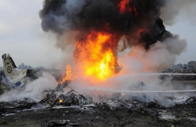 Libija: Srušen avion u centru grada (VIDEO)