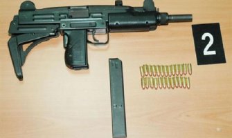 Kod Cetinjana u ruksaku pronađena automatska puška