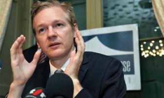 Sazvao novinare: Džulijan Asanž se predaje policiji?
