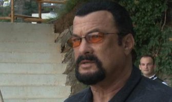 Seagal postao vlasnik apartmana u Dukley Gardens-u, sprema školu borilačkih vještina u Budvi