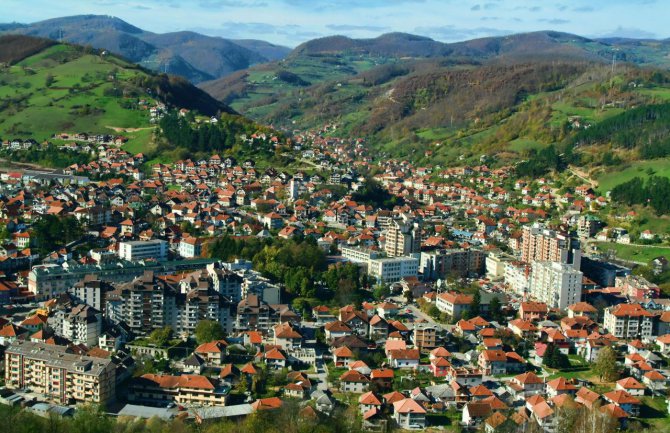 Pomogao starici da odnese cegere, pa joj ukrao novčanik