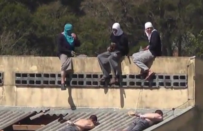 Pobuna u zatvoru, četvoro ljudi ubijeno(VIDEO)