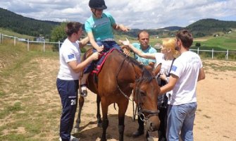 Osobe sa invaliditetom i volonteri 