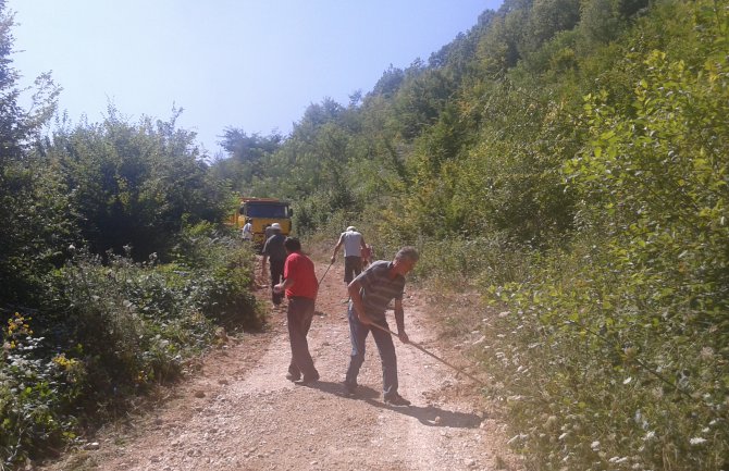 Na zadovoljstvo mještana Obrova izvršena je sanacija i nasip puta Vrtijeljka-Bukova voda