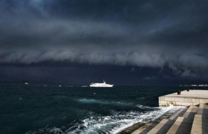 Hrvatska: Zbog ciklona Simeon crveno upozorenje za područje cijelog Jadrana