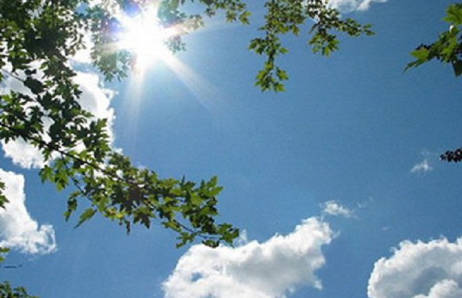 Sunčano i toplo, poslijepodne moguća kiša